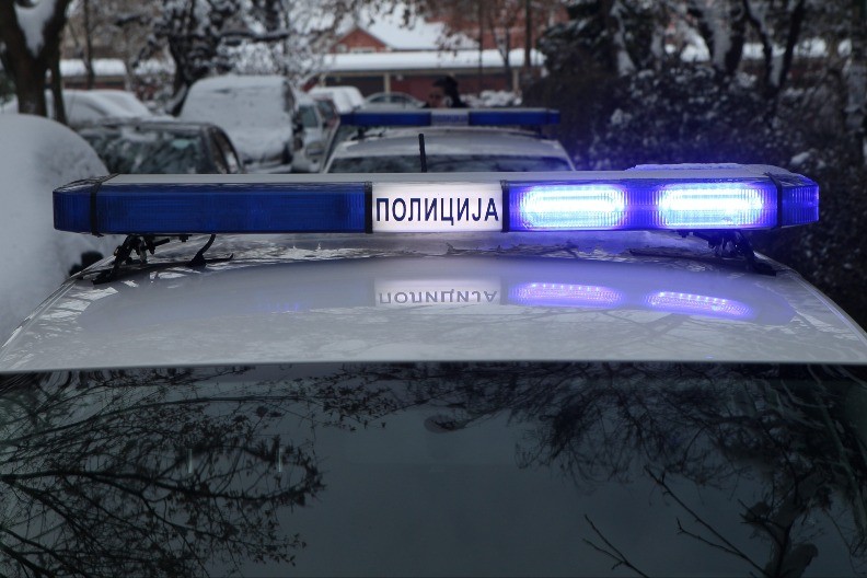 MUŠKARAC (48) TEŠKO POVREĐEN U POŽARU U STANU Pokušao da pobegne kroz prozor, pa se zapalio