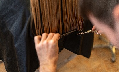 Plava odlazi u zaborav, ovo je frizura koja će pokoriti 2025. godinu: I ne samo da je boja ludilo, nego je i dužina WOW