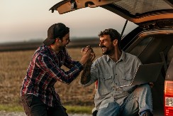 VIC DANA Razgovaraju Srbin i Bosanac...