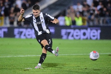 Slavni nemački klub želi vezistu Partizana