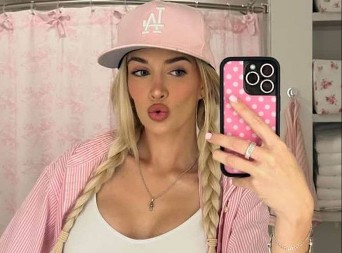 Da li znate čija je ovo ćerka? Roditelji su joj poznati glumci, a Srpkinje obožavaju njenog tatu! 