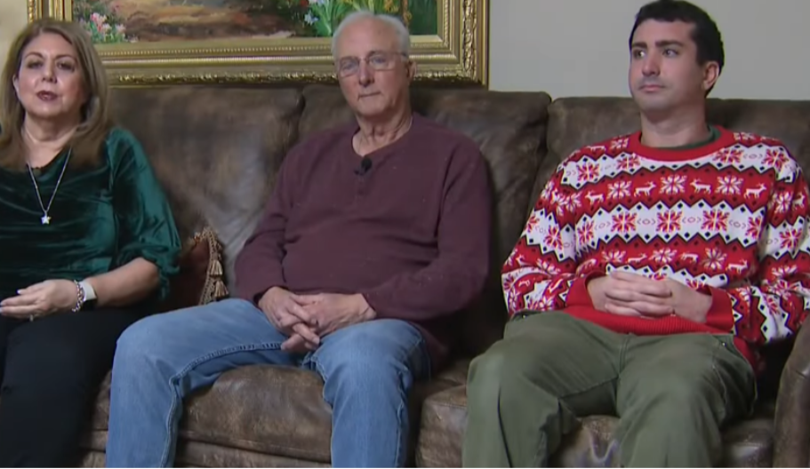 Jelka stara preko 40 godina: Porodica decenijama neguje tradiciju, prirodno drvo su održali svežim na ovaj način