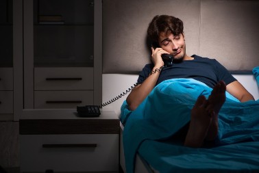 DEVOJKA GA JE POZVALA NAKON PONOĆI: Lepo su pričali, a onda ujutru otkrio JEZIVU ISTINU koja je ZGROZILA svet!