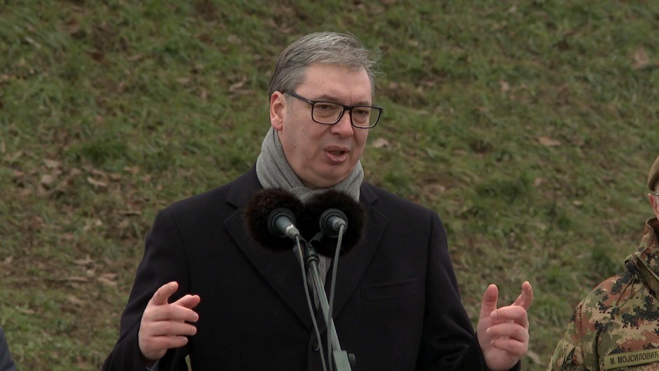 VUČIĆ O SEDENJU NA VIŠE STOLICA Razumem frustracije onih koji mrze, imamo samo jednu stolicu