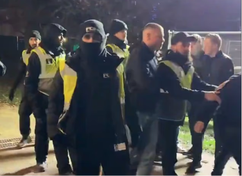 HOROR U ZIMSKOJ BAJCI: Pesnice lete, žene vrište, policija vadi tejzere (VIDEO)