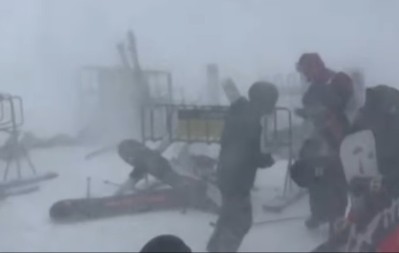 VETAR NOSIO AVION SA 150 LJUDI Gradovi bez struje, izdato HITNO UPOZORENJE