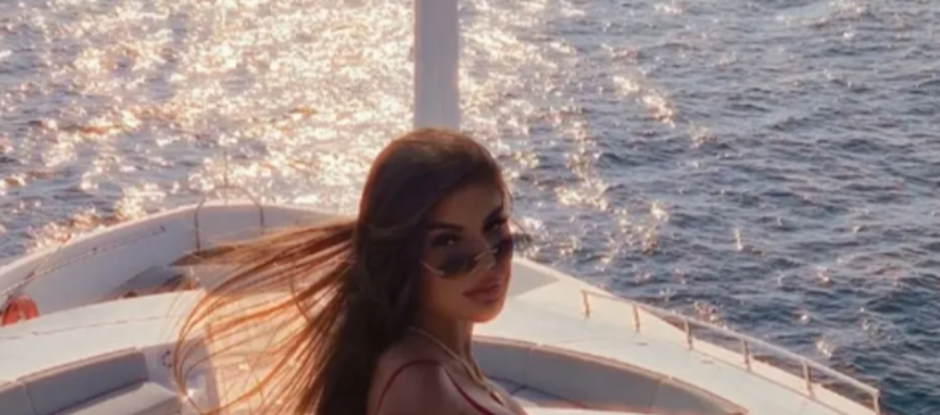 PEVAČICA BACILA OKO NA GRAĐEVINSKOG RADNIKA Fotkala ga krišom, pa objavila!