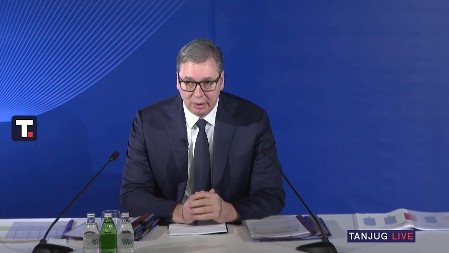 PLATA PRELAZI 1.000 EVRA Vučić najavio snažan rast zarada i cilj od 1.400 evra do kraja 2027.