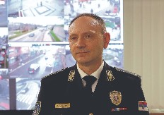 DRAGAN VASILJEVIĆ, GENERAL I DIREKTOR POLICIJE Policijska uniforma je čast i obaveza!