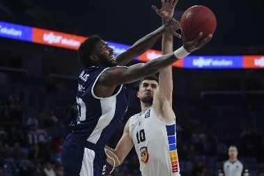 NESTVARNA PARTIJA DUŠANA MILETIĆA Dabl-dabl srpskog centra i pogodak uz zvuk sirene