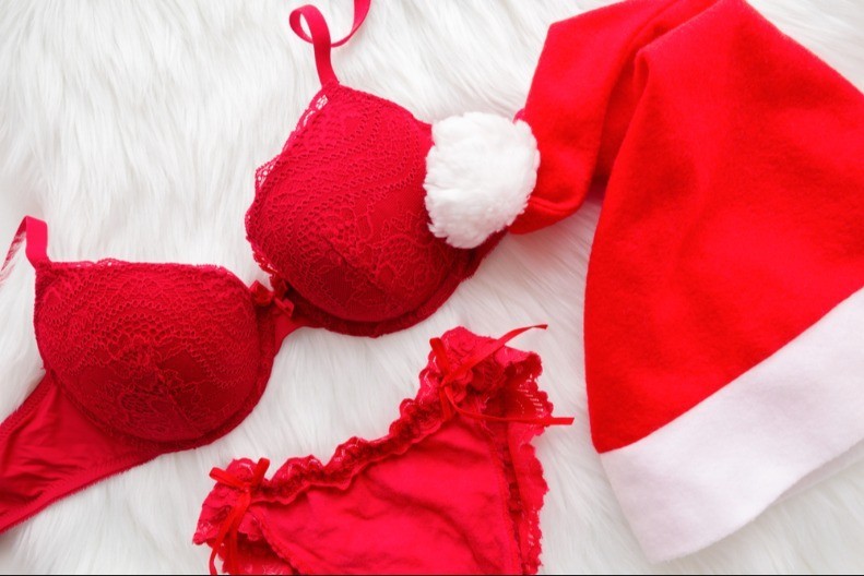 Crveni donji veš za Novu godinu odlazi u prošlost: Žene u Srbiji sada kupuju žuti, a evo i zašto