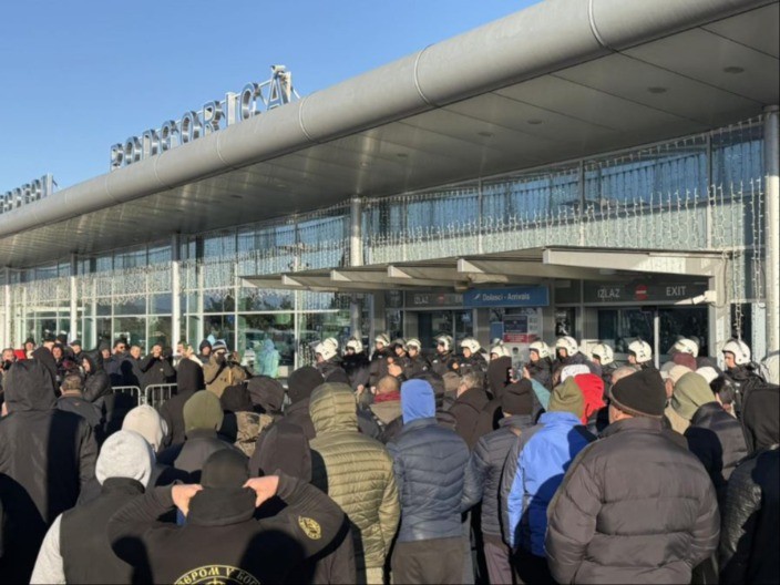 "IDEMO DA ČEKAMO SPAJIĆA!" Botunjani krenuli ka aerodromu, Milojko bi da zbriše za Beč!