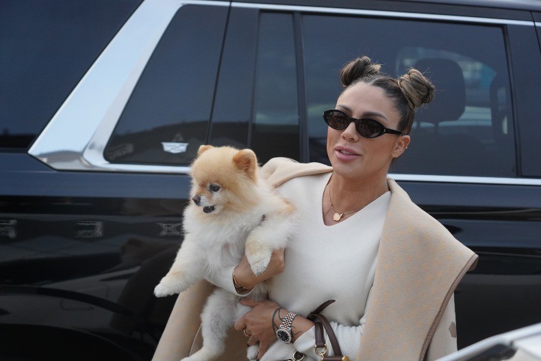 "NE MOLIM NIKOG U ŽIVOTU" Sandra Afrika o ocu s kojim ne priča, otkrila šta najviše želi u novoj godini!