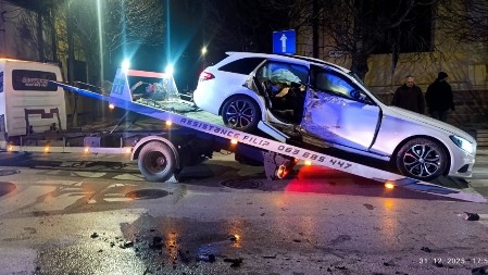 DVA VOZILA SE SUDARILA SE NA RASKRSNICI U ČAČKU Ima povređenih