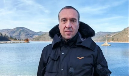 MLADEN MIJATOVIĆ POKAZAO ŽENSKI DONJI VEŠ Evo šta se nalazi ispod njegove jelke!