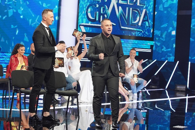 "DOBIO SAM NAJLEPŠI POKLON" Pevač za Novu godinu postao otac! 