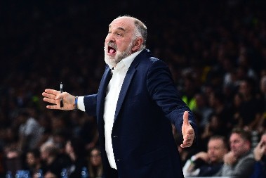 NEVEROVATNA KONFERENCIJA LASA Trener Efesa se posle debakla sa Zvezdom svađao sa novinarom