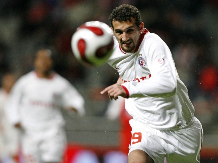 NE PLANIRA DA IDE U PENZIJU U Zvezdi proglašen najvećim promašajem, Piksi ga lično doveo na "Marakanu", igrao sa Mesijem, a sada ima novi klub u 42. godini