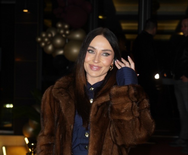 "MOJA SESTRA JE ISPALA ZLOTVOR PREMA MENI" Pevačica prvi put progovorila o izdaji: "Da joj nije palo na pamet da me ikada više u životu pozove"