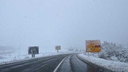 AKO OVO NEMATE U AUTU ZIMI – U OPASNOSTI STE Ovih 15 stvari može vam spasiti život na putu!