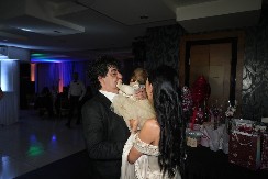 "NISAM PRIČAO SA SINOM, POVREDIO SAM GA" Poznati kompozitor oženio 30 godina mlađu, sada otkrio bolne detalje 