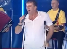 PEVAČ CEO ŽIVOT PROVEO NA ŠTAKAMA Zbog cerebralne paralize doživeo pakao