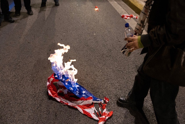RUKE DALJE OD VENECUELE Održan protest ispred američke ambasade