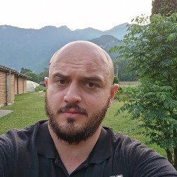 SRBI SE OPROSTILI OD STEFANA STRADALOG U POŽARU Tuga i neverica nakon stravičnog požara (VIDEO)