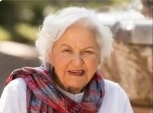 Baka od 103 godine nema bore! Ceo život lice maže ovom jeftinom kremom