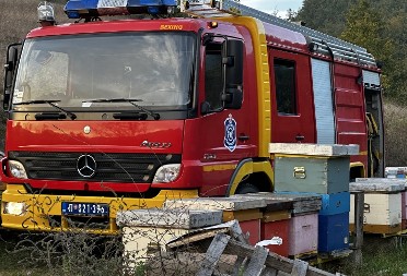 DEKA I PAS UPALI U BUNAR Prolaznik čuo zapomaganje!