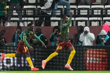 "DIKTATORSKA" REPREZENTACIJA OTIŠLA DALJE Kamerun u četvrtfinalu Afričkog kupa nacija