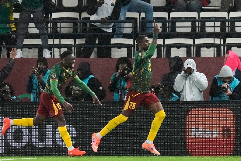 "DIKTATORSKA" REPREZENTACIJA OTIŠLA DALJE Kamerun u četvrtfinalu Afričkog kupa nacija