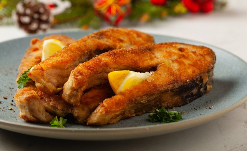 Riba neće upiti ni kap ulja: Umesto brašna, kuvari u restoranima koriste ovaj sastojak