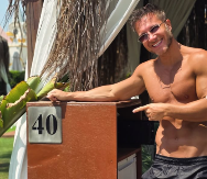 POZNATI POBEGLI OD ZIME U SRBIJI Saša Kovačević se baškari na misterioznoj lokaciji! (FOTO)