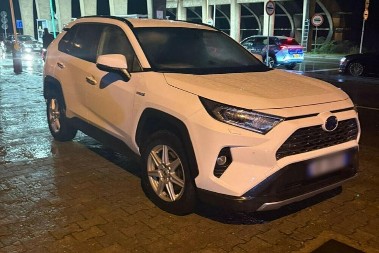 ZAPLENA DŽIPA KOJI POTRAŽUJU SRBIJA I ŠVEDSKA Albanac promenio motor, nalepnicu, broj šasije... (FOTO) 