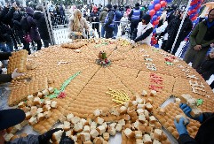 POLOMLJENA ČESNICA ISPRED HRAMA SVETOG SAVE Prisustvovao veliki broj građana (FOTO)