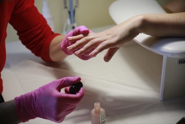 Žene su ovu boju zaobilazile, a sada se otimaju za nju: Ovo je najpopularnija nijansa, ove zime će se tražiti samo ovakvi nokti