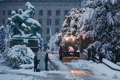 OVI LJUDI NE SMEJU DA ČISTE SNEG Lekari upozoravaju – rizik od infarkta i šloga je ogroman