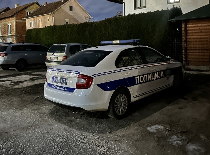 TINEJDŽER U BEOGRADU PUCAO DEDI U GLAVU Krvavi zločin na Božić, probao da presudi sebi