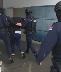 OVO JE OSUMNJIČENI ZA UBISTVO TINEJDŽERA Nenadu zariven nož u vrat na proslavi Božića (VIDEO)