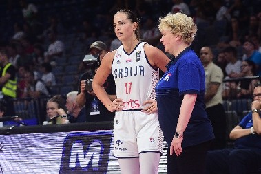 NE DOMINIRA SAMO NA TERENU Jovana je najbolja srpska košarkašica, a kada ne nosi dres "puca" kako izgleda (FOTO)