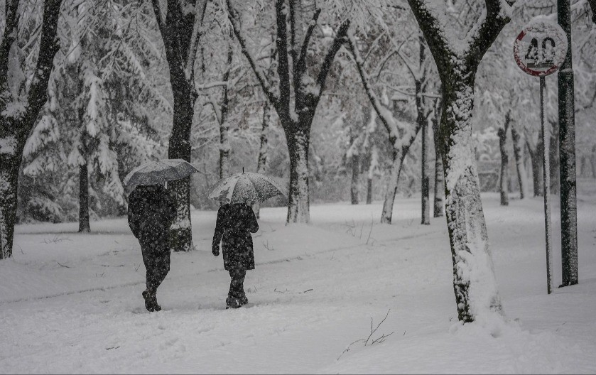 IZLAZAK NA ULICU JE OPASAN PO ŽIVOT Peti dan snežnog haosa u Sarajevu