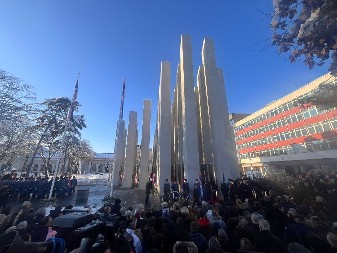 SRPSKA PODIGLA ZAVET: Spomenik za 25.830 palih junaka (FOTO/VIDEO)