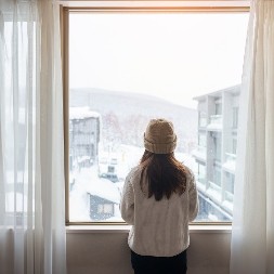 Domaćinstvima se savetuje da u petak i subotu otvore prozore na deset minuta, čak i ako pada sneg: Stručnjaci objašnjavaju zbog čega