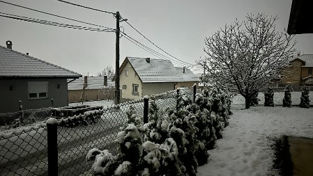 DRUGI GLEDAJU I KUKAJU, JA ODMAH OČISTIO Kazne od 5.000 do 150.000 dinara za građane koji sneg i led ne uklone sa trotoara
