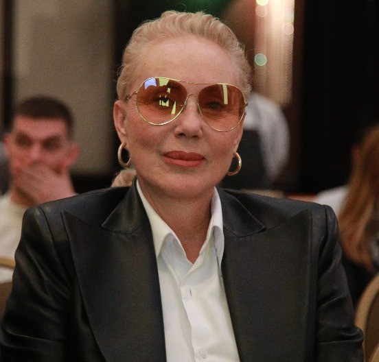 "ZDRAVLJE JOJ JE UGROŽENO" Lepa Brena ima ozbiljan problem, otkriveno o čemu se radi