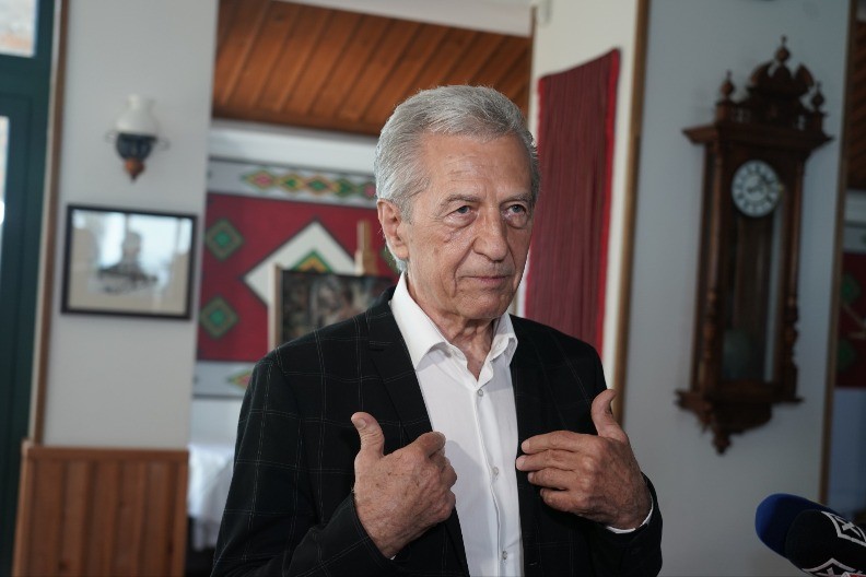 UNUCI MI KAŽU "DEDA, NE DAJ SE", ALI NIŠTA NIJE DOVEKA... Miroslav Ilić slomljen: Nažalost, poslednjih godina sam