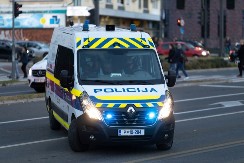 UČENIK IZBO UČENICU NOŽEM Horor u školi u Sloveniji