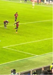 GENIJALNO ILI BEZOBRAZNO? Srbin jednim potezom šokirao svet fudbala - kopao je rupu (VIDEO)