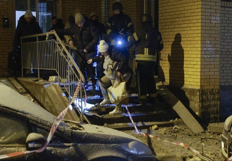 UKRAJINCI BEŽE IZ KIJEVA Opšti haos nakon ruskih udara, naređena evakuacija!